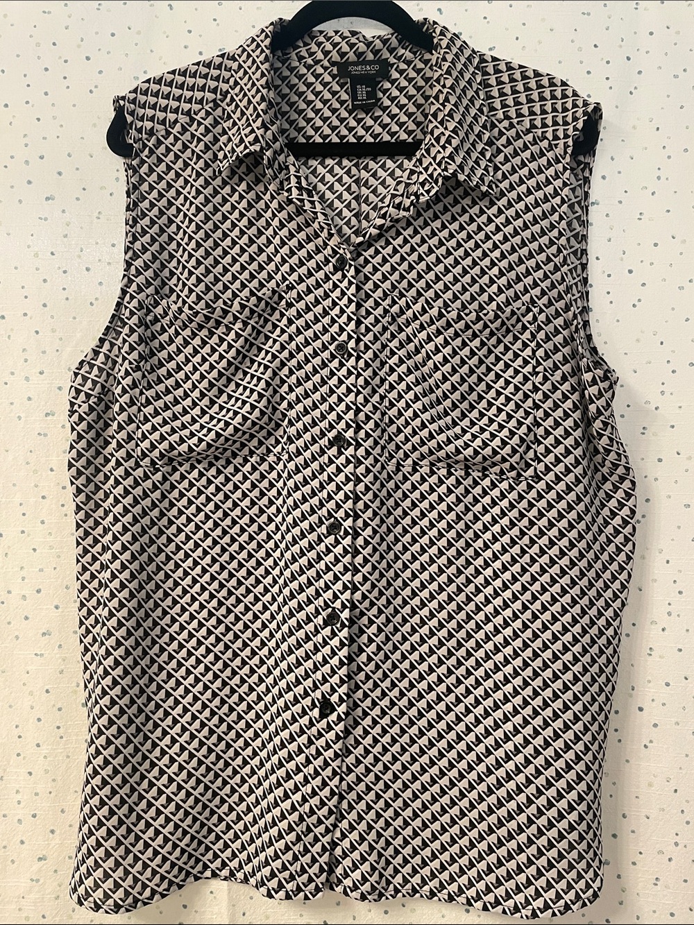 Jones New York Sleeveless Geometric Print Blouse - Black & White